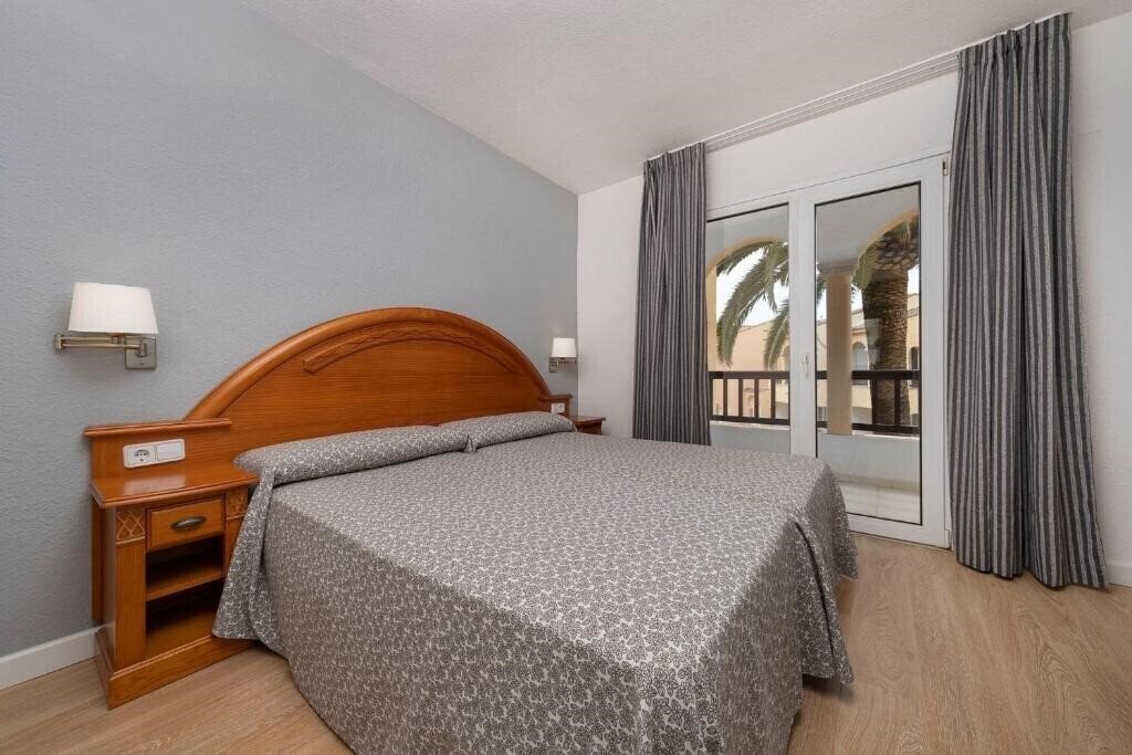 Zdjęcia Apartamentos Turisticos Jardines Del Plaza (ex. Aparthotel Jardines del Plaza) 3*