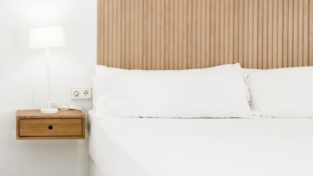 Hotel Catalina Suites Apartments Downtown Valencia 4*