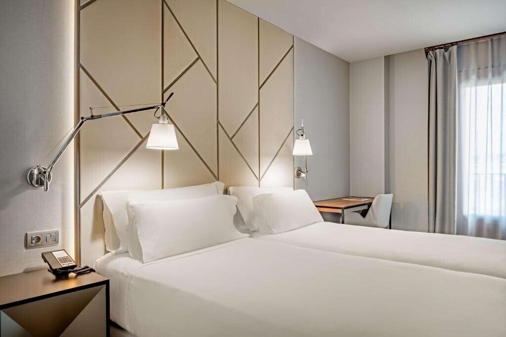 Готель Nh Collection Leon Plaza Mayor 4*