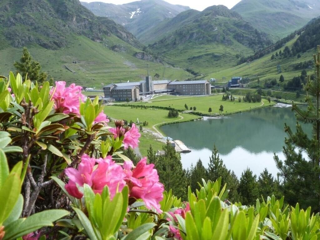 Hotel Apartaments Vall De Nuria (ex. Hotel Vall de Nuria, Hotel & Apartaments Vall de Nuria) 3*