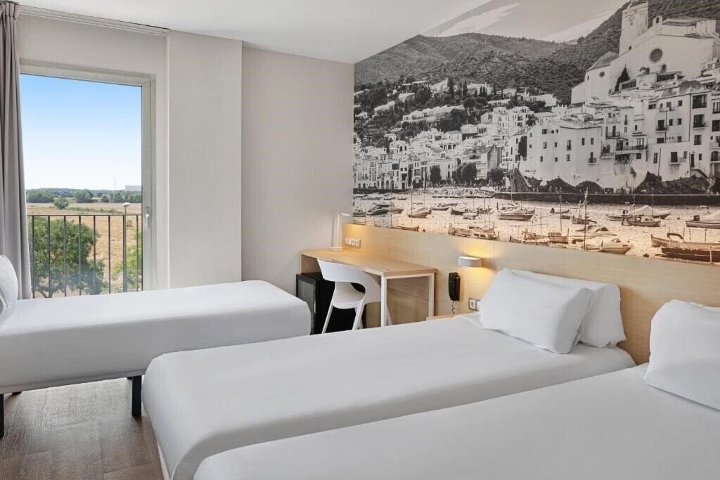 Zdjęcia B&B Hotel Girona 3 (ex. Holiday Inn Express Girona) 3*