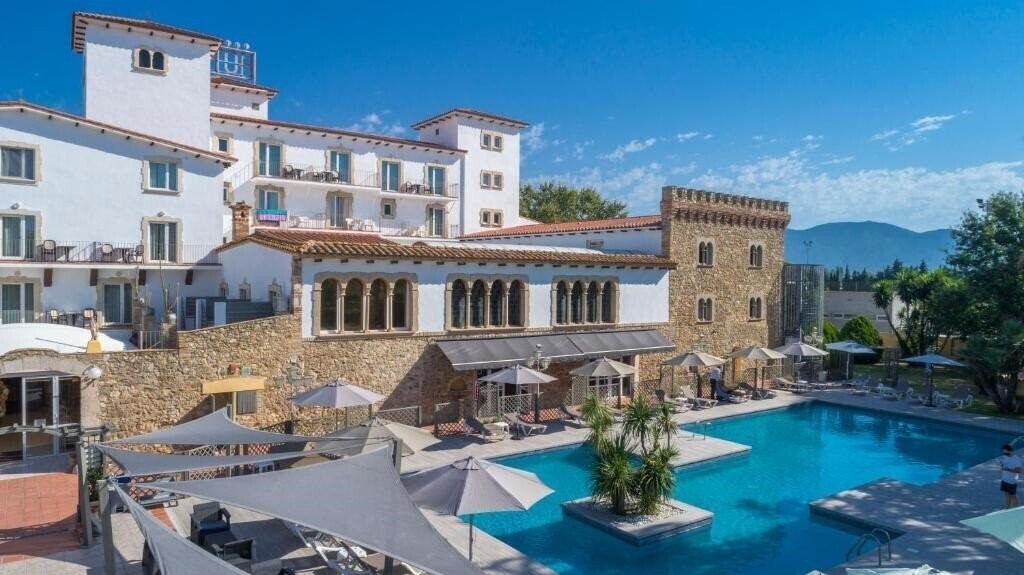 Hotel Castell Blanc 3*