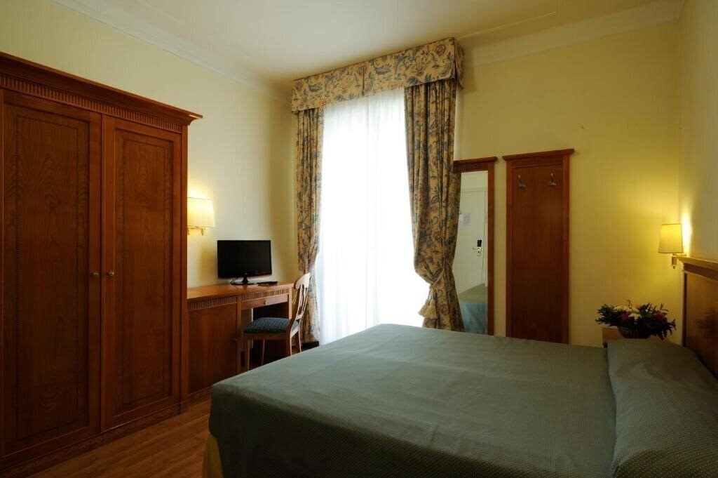 Отель Majestic 3*