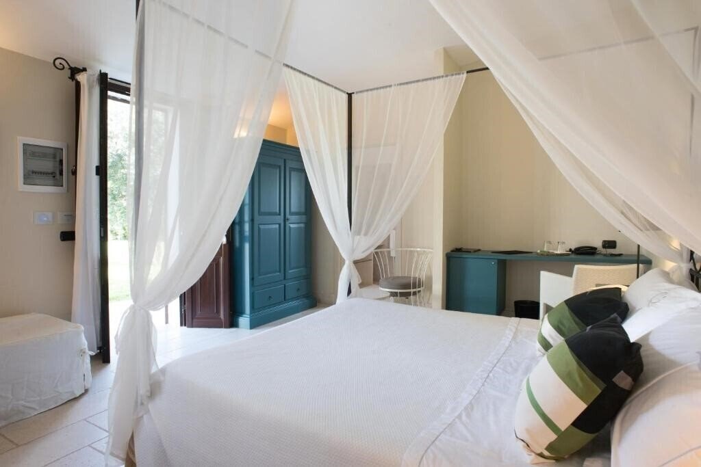 Hotel Masseria Panareo 3*