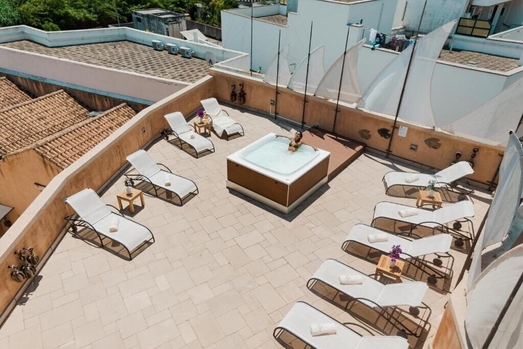 Hotel Corte Di Nettuno 4*