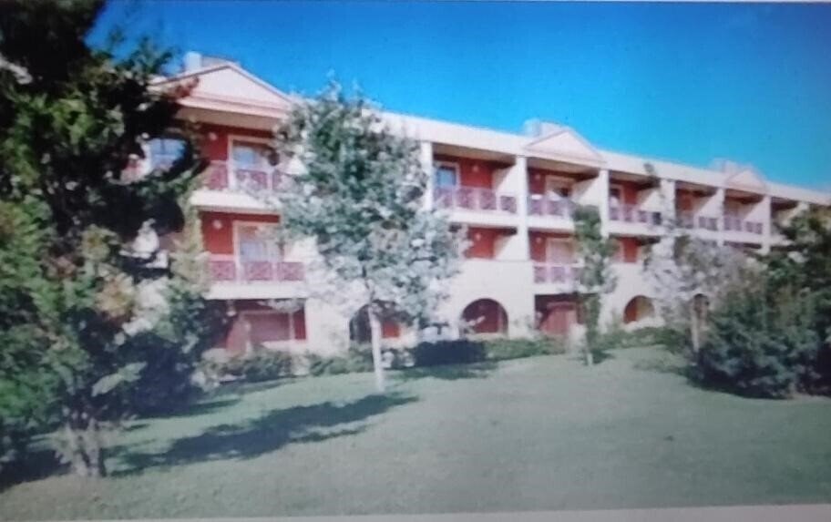 Готель Akiris 4*