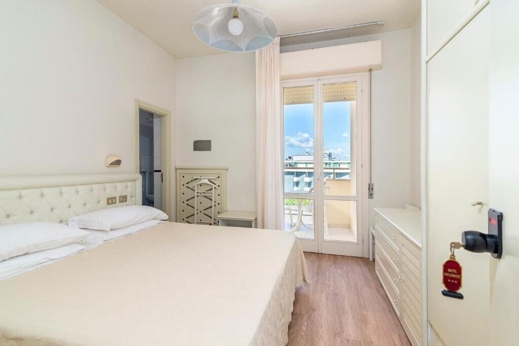 Фото Hotel Diplomatic 3*