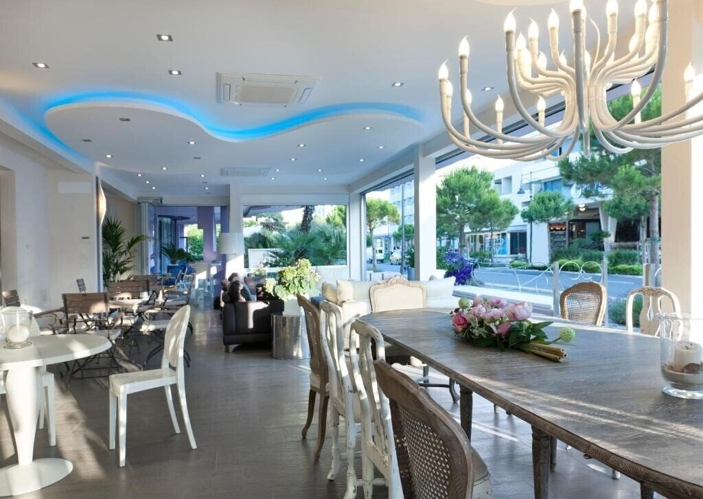 Zdjęcie Lungomare Hotel (Cesenatico) 4*