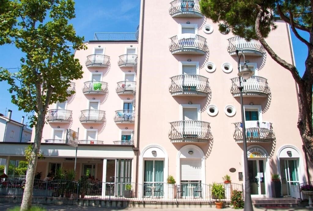 Отель Laura (Cesenatico) 3*