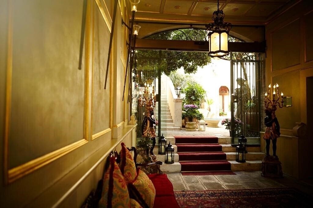Hotel Palazzo Paruta 4*