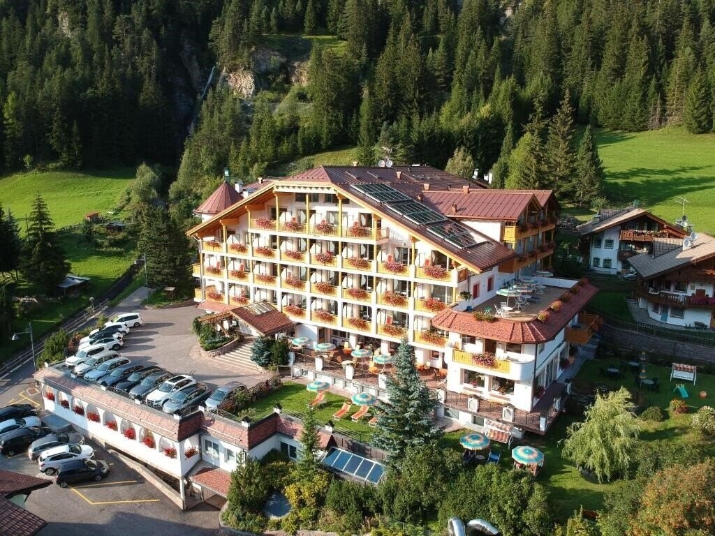 Hotel Cesa Tyrol 4*