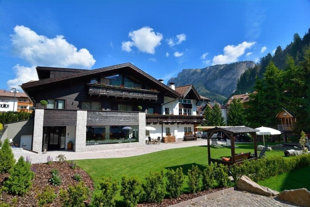 Zdjęcie Chalet Elisabeth Dolomites Alpin & Charme 4*