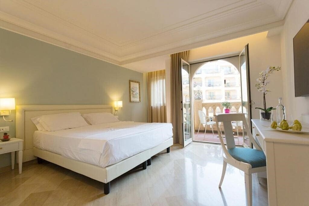 Готель Hellenia Yaching 4*