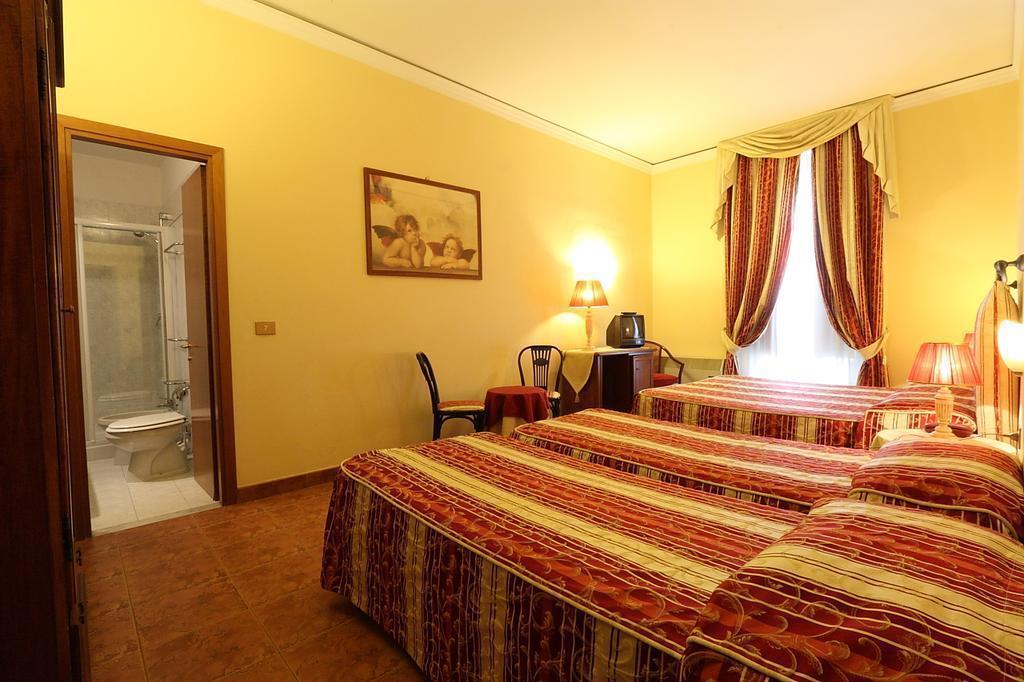 Отель Alinari 3*