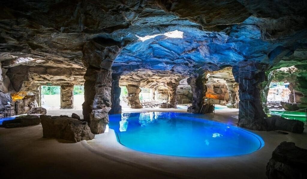 Готель Tombolo Talasso Resort 5*