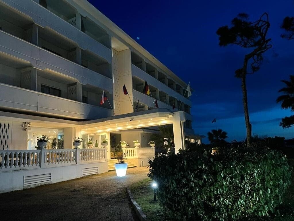 Hotel Domizia Palace 4*