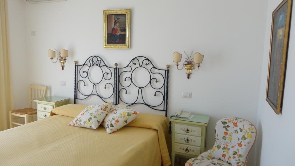 Hotel Villa Mora Hotel (Giardini Naxos) 2*