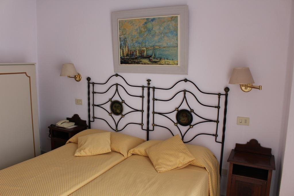 Zdjęcie Villa Mora Hotel (Giardini Naxos) 2*