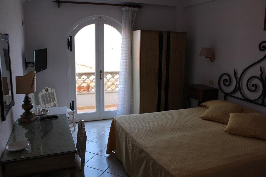 Zdjęcie Villa Mora Hotel (Giardini Naxos) 2*