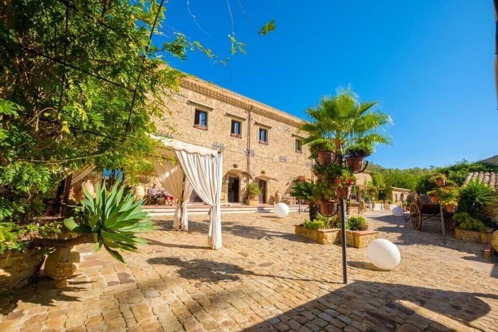 Готель Agriturismo Vecchia Masseria 4*
