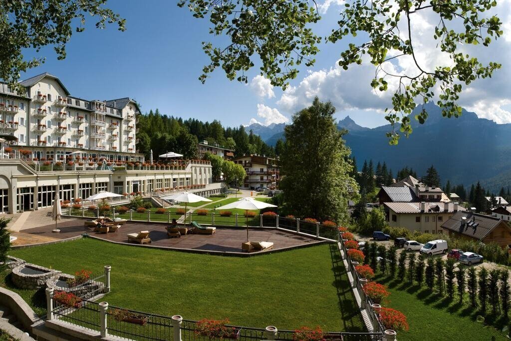 Hotel Cristallo Hotel SPA & Golf 5*