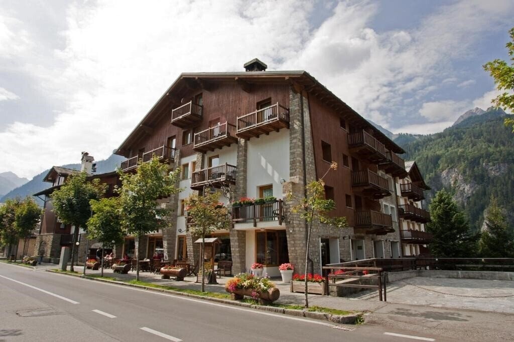 Отель Residence Le Grand Chalet 3*