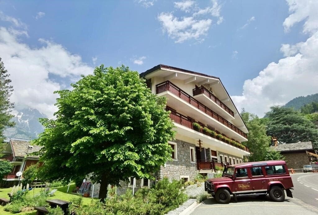 Готель Croux 3*