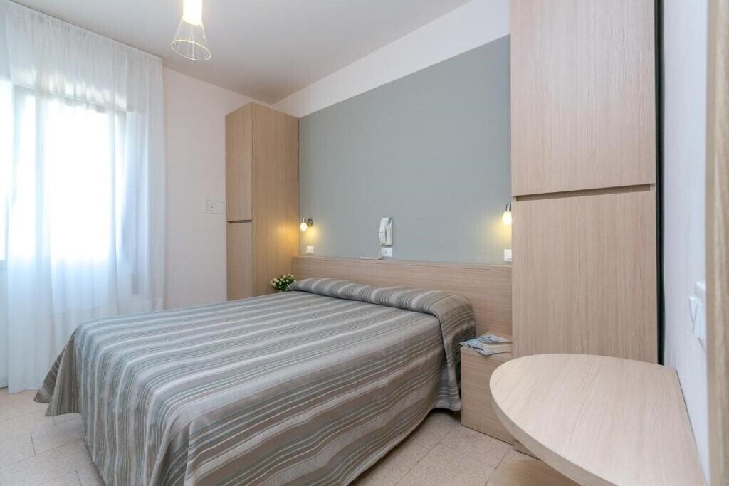 Картинка Colonna 3*