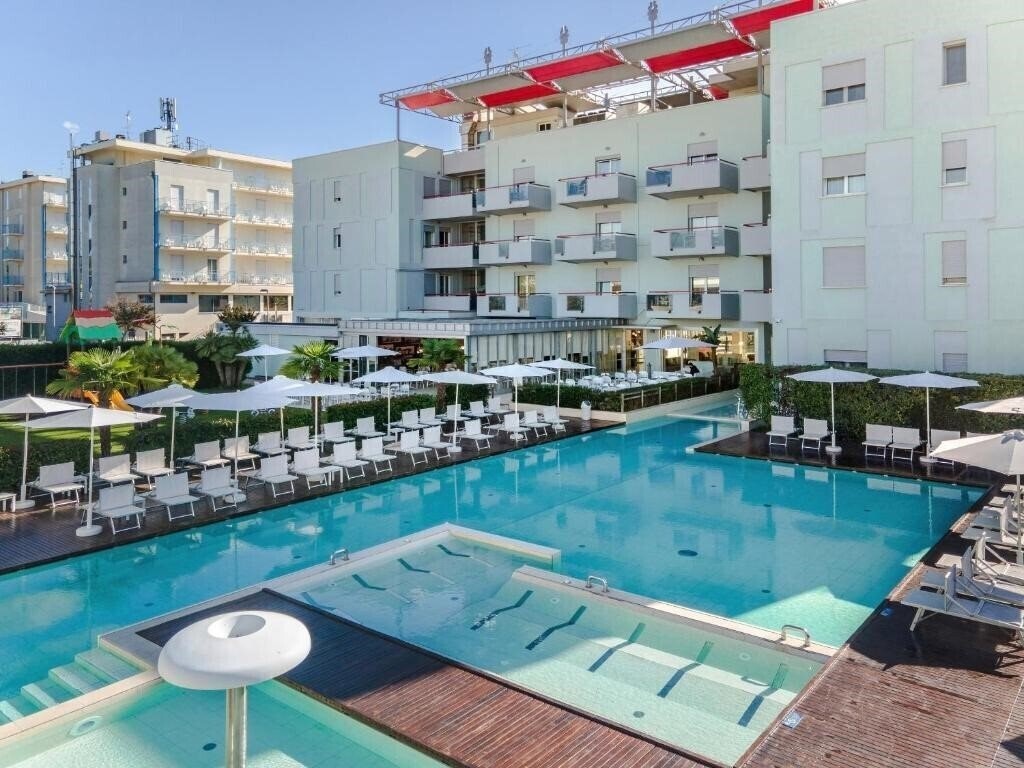 Zdjęcie Domino Suite & Residence 3*