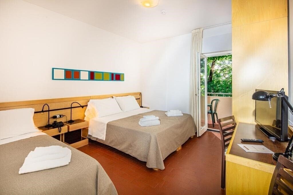 Картинка La Pergola Hotel & Dependance (Lignano Sabbiadoro) 3*