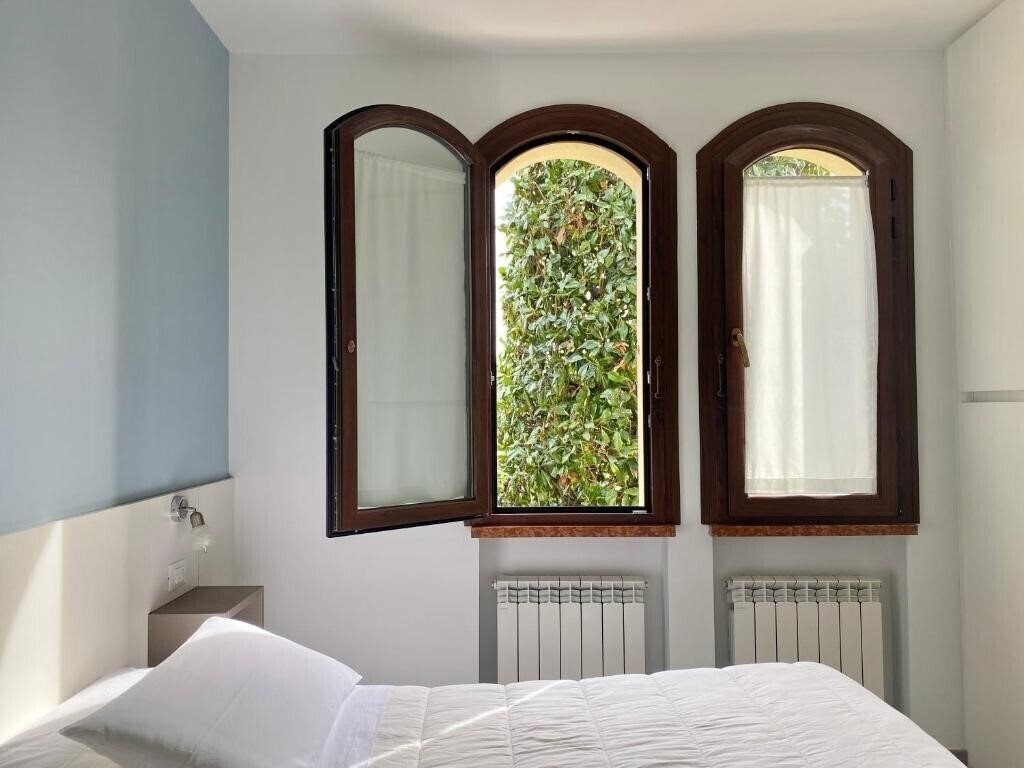 Отель Jolly Apartments 3*