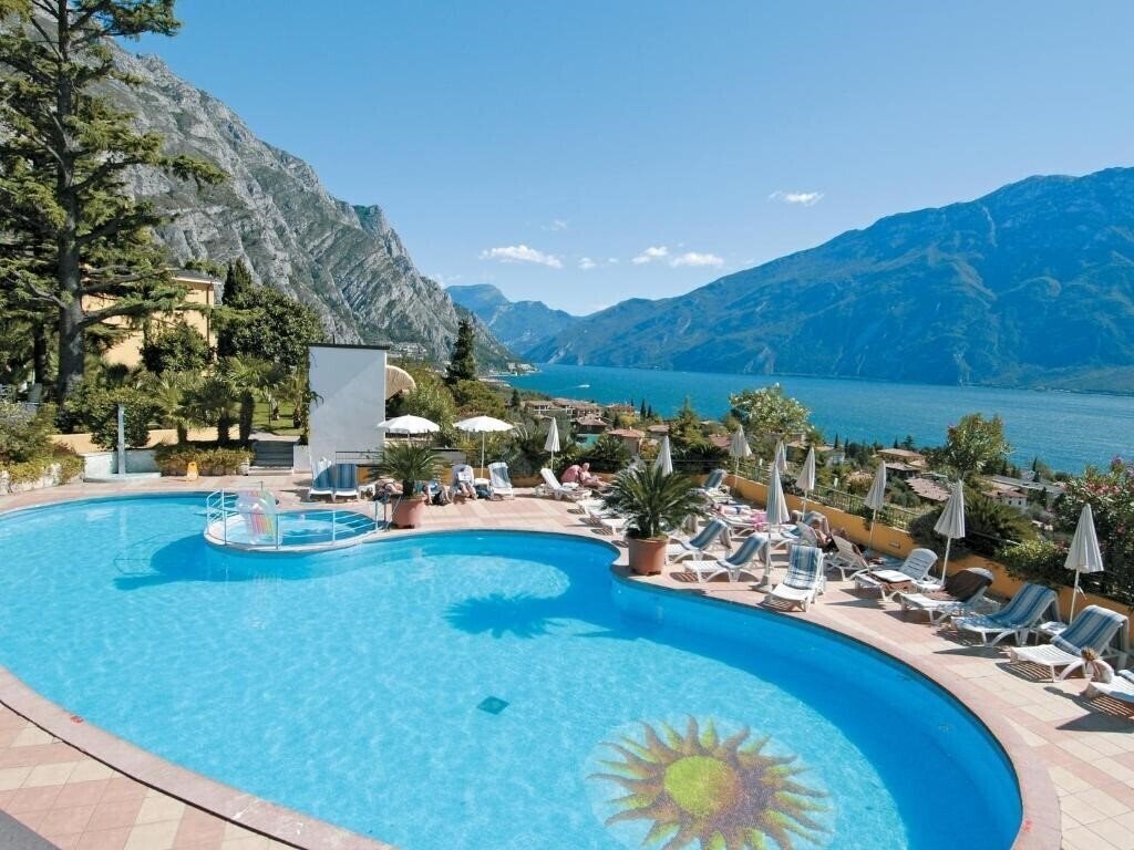 Hotel San Pietro Hotel Limone sul Garda 4*