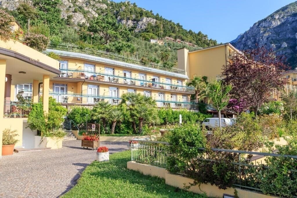 Zdjęcia San Pietro Hotel Limone sul Garda 4*