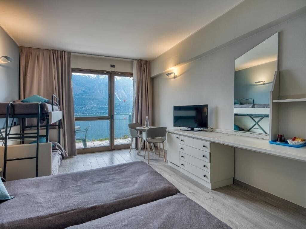 Zdjęcie San Pietro Hotel Limone sul Garda 4*