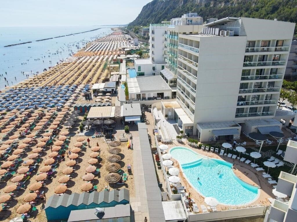 Изображение Nautilus Family Hotel (Pesaro) 4*