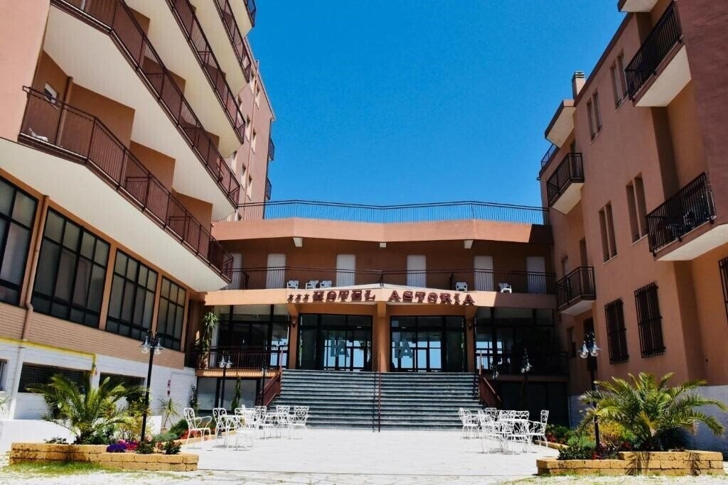 Готель Astoria Hotel (Pesaro) 3*