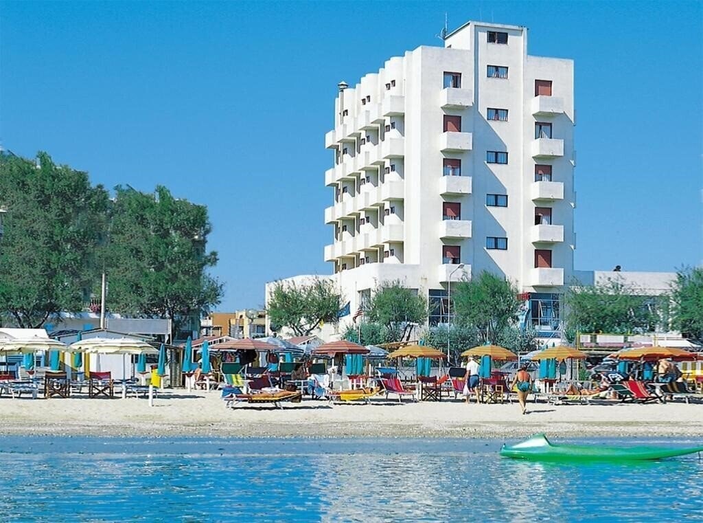 Готель International Hotel (Senigallia) 3*