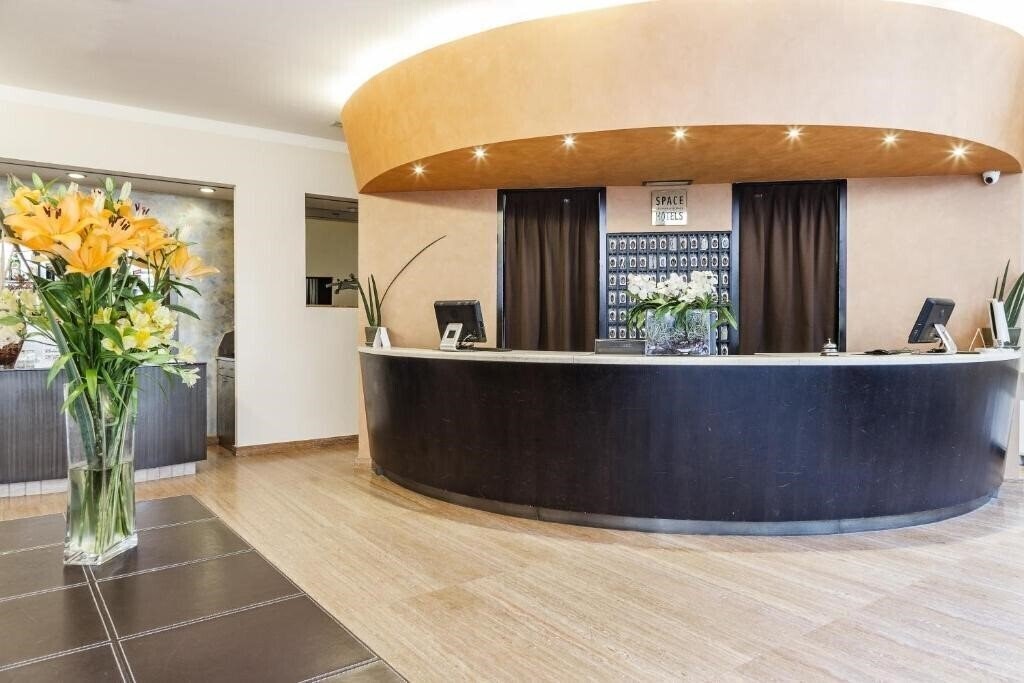 Zdjęcie Des Etrangers 3*