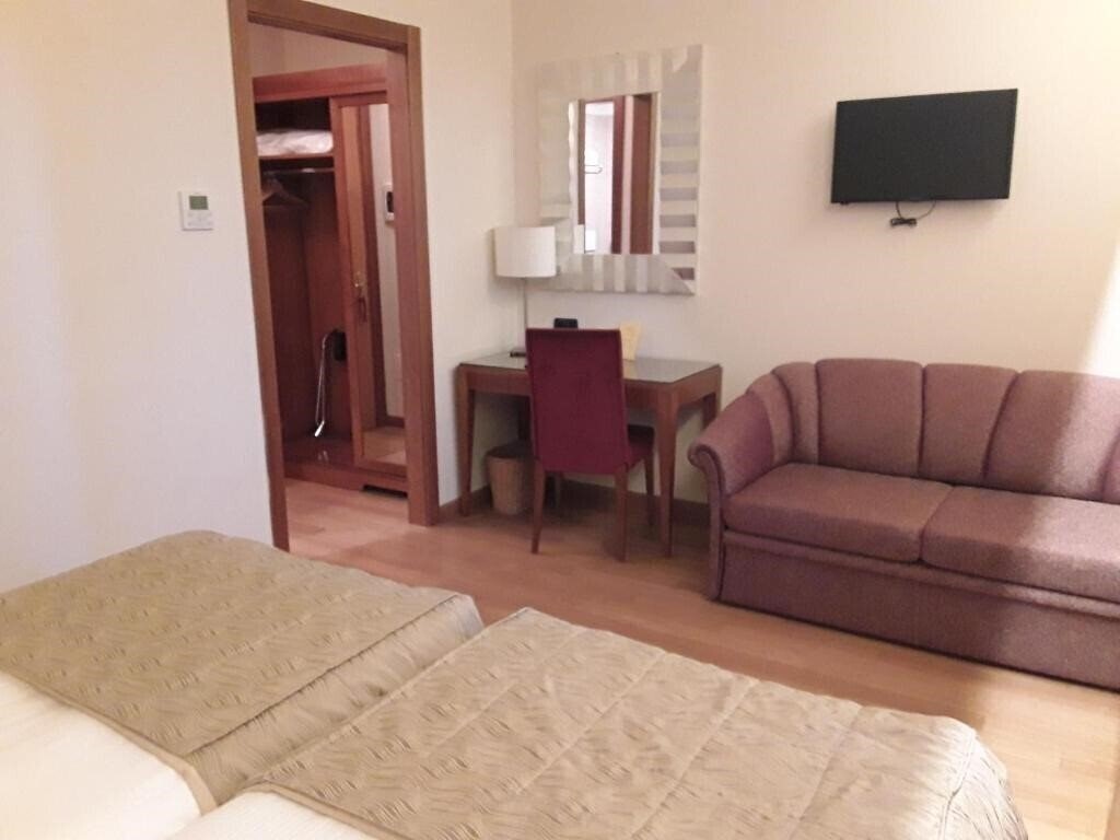 Отель Monica Fiera 4*