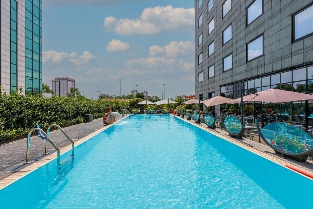 Zdjęcia Ih Hotels Milano Lorenteggio 4*