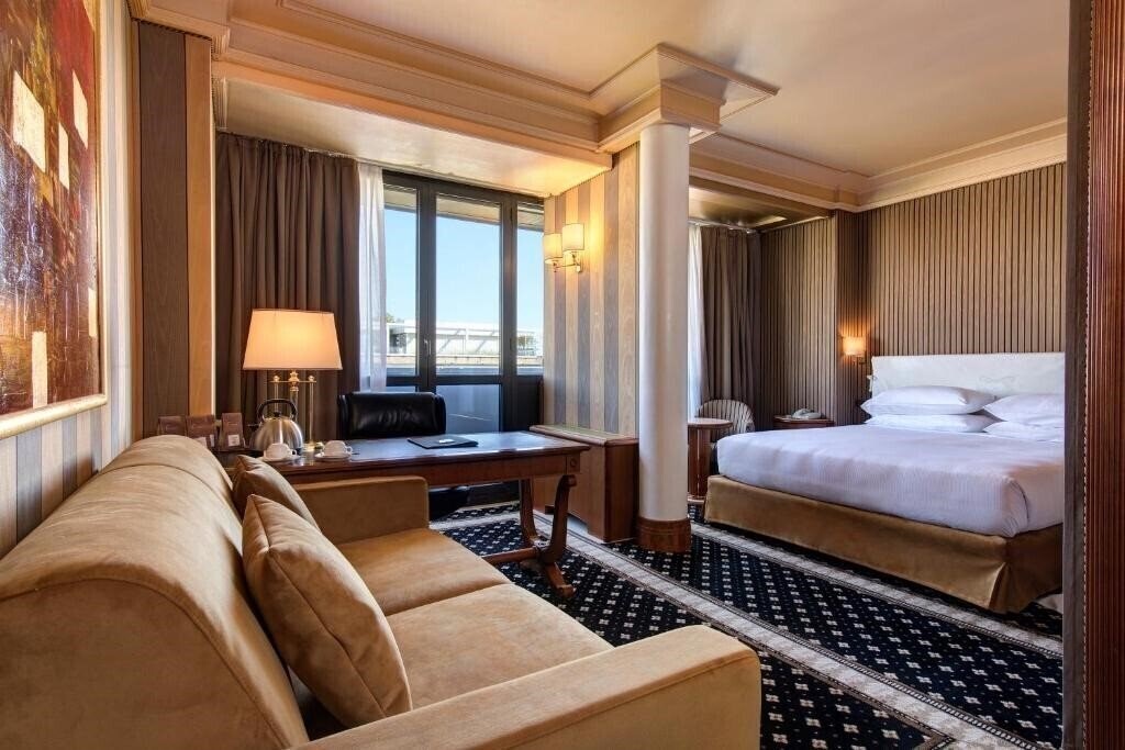 Hotel Capitol Hotel 4*