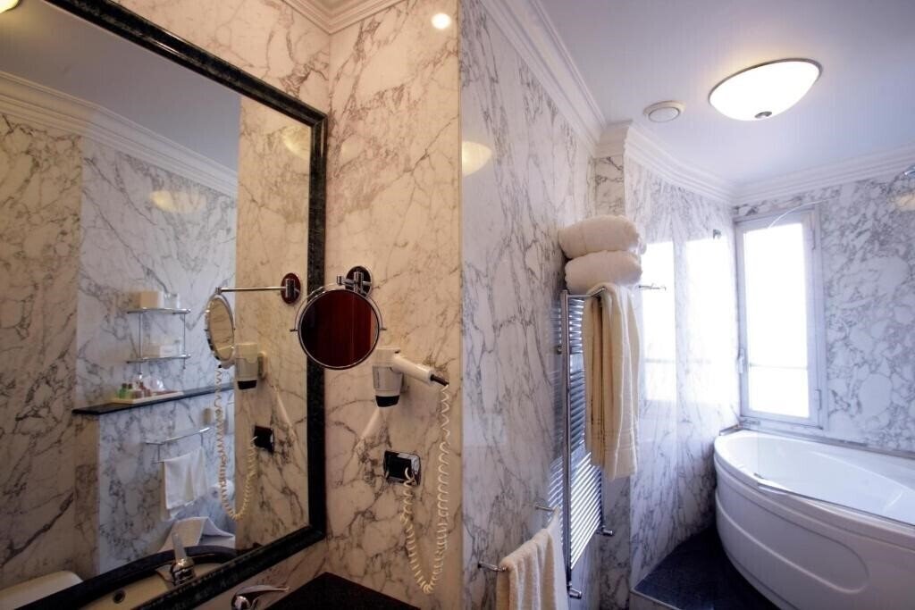 Zdjęcia Capitol Hotel 4*