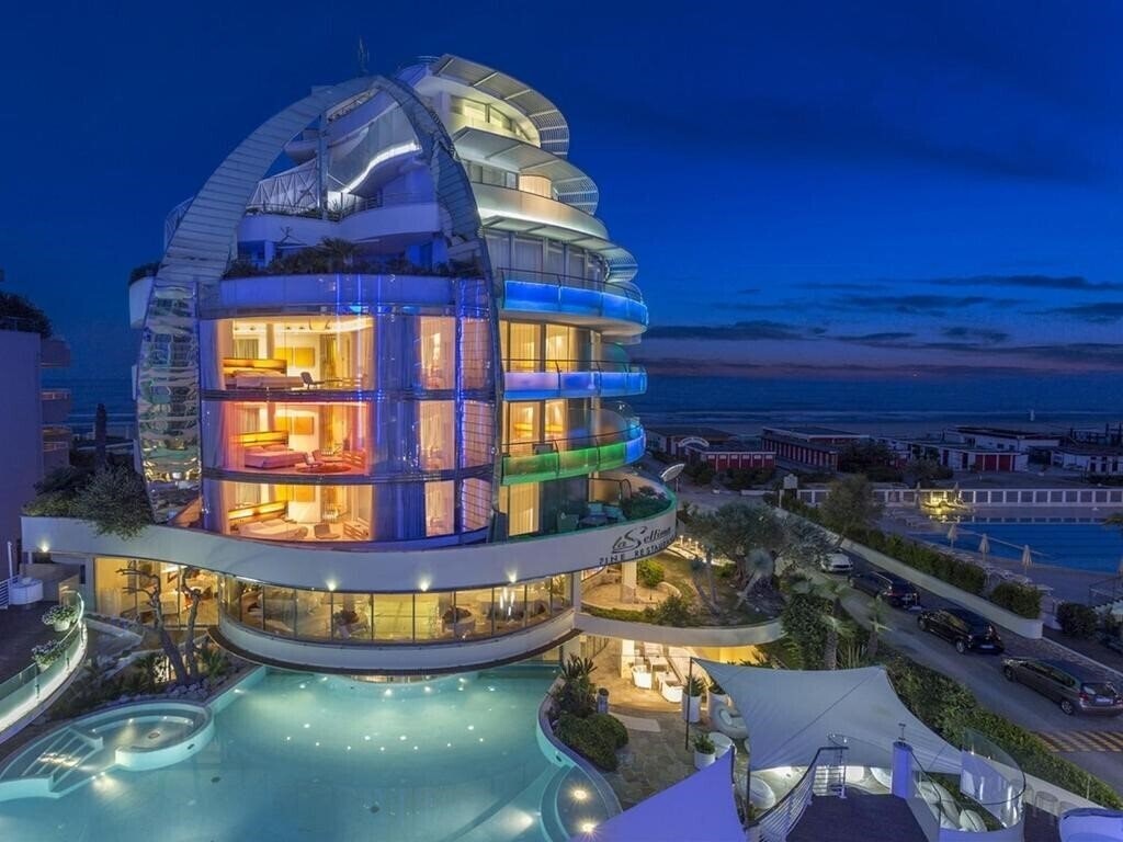 Готель Waldorf 5*