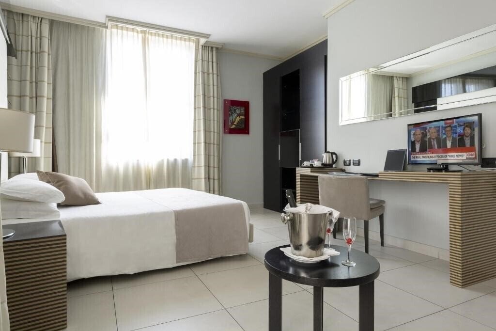 Zdjęcia Palazzo Salgar 4*