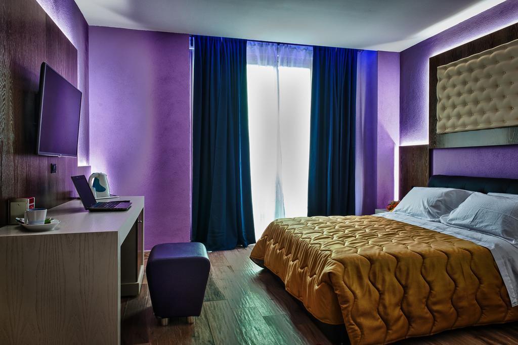 Готель Angioino & Spa 3*