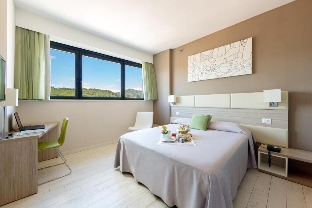 Hotel Cristina (Napoli) 3*