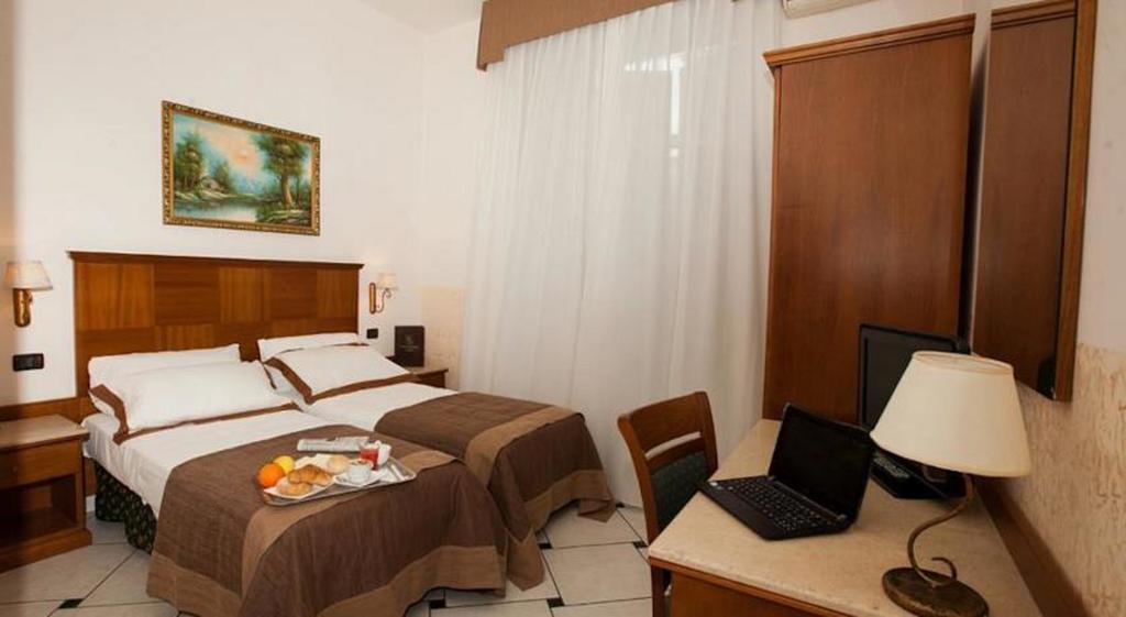 Картинка Mercure Napoli Garibaldi 3*