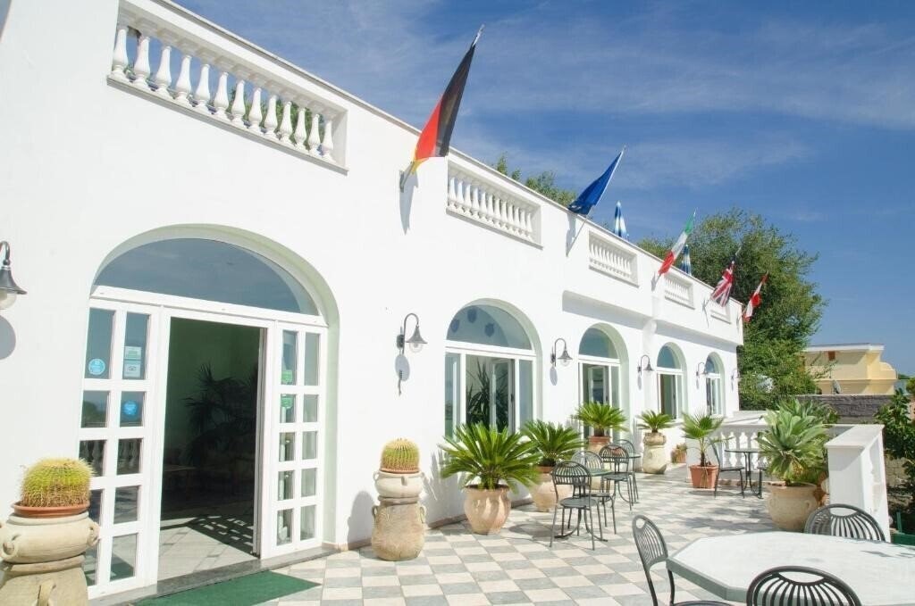 Готель La Ginestra 3*