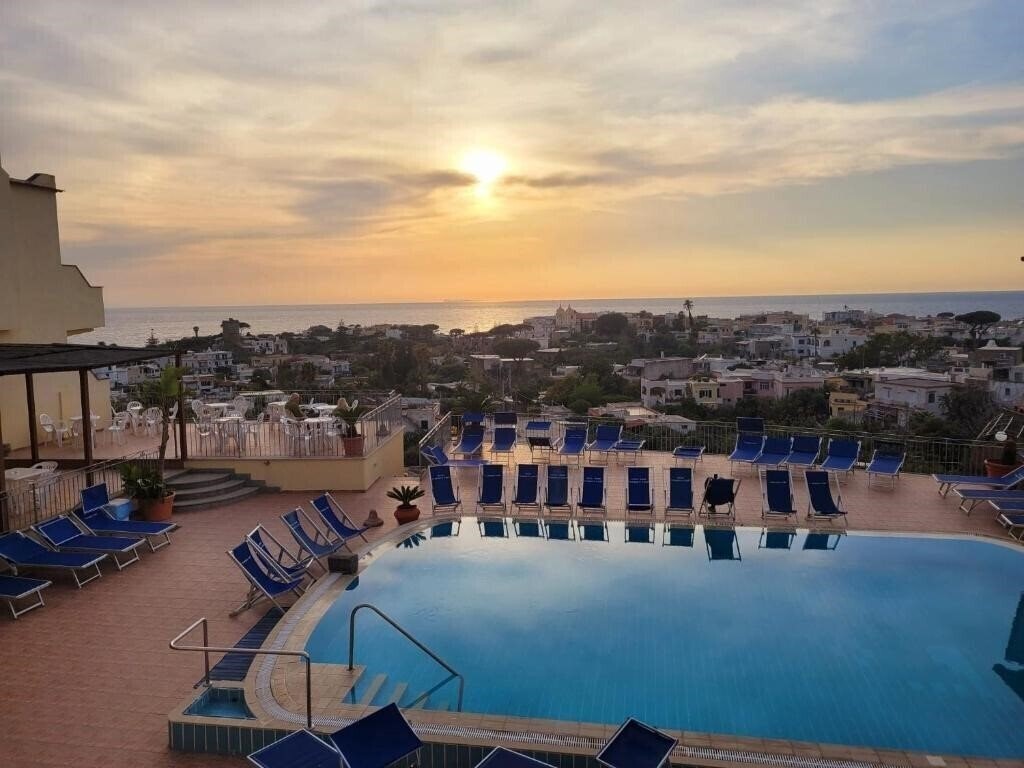 Hotel Tramonto D`Oro 4*