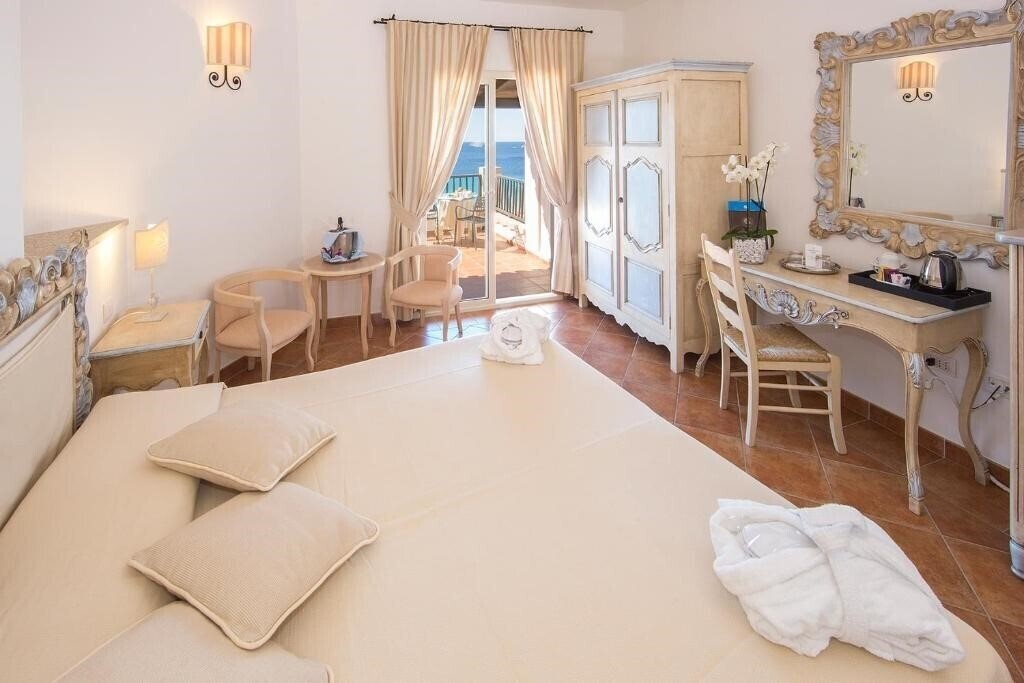 Zdjęcia Colonna Grand Hotel Capo Testa 5*